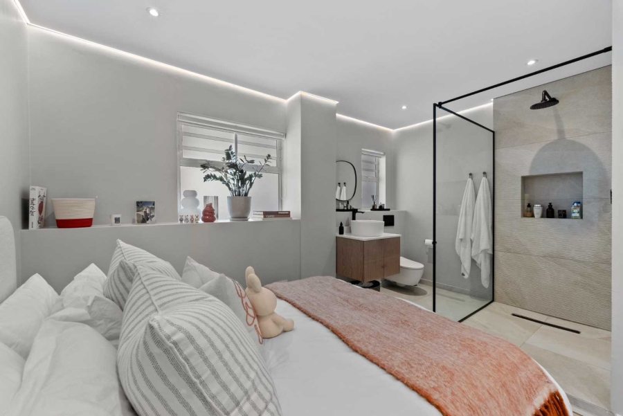 3 Bedroom Property for Sale in Sea Point Western Cape